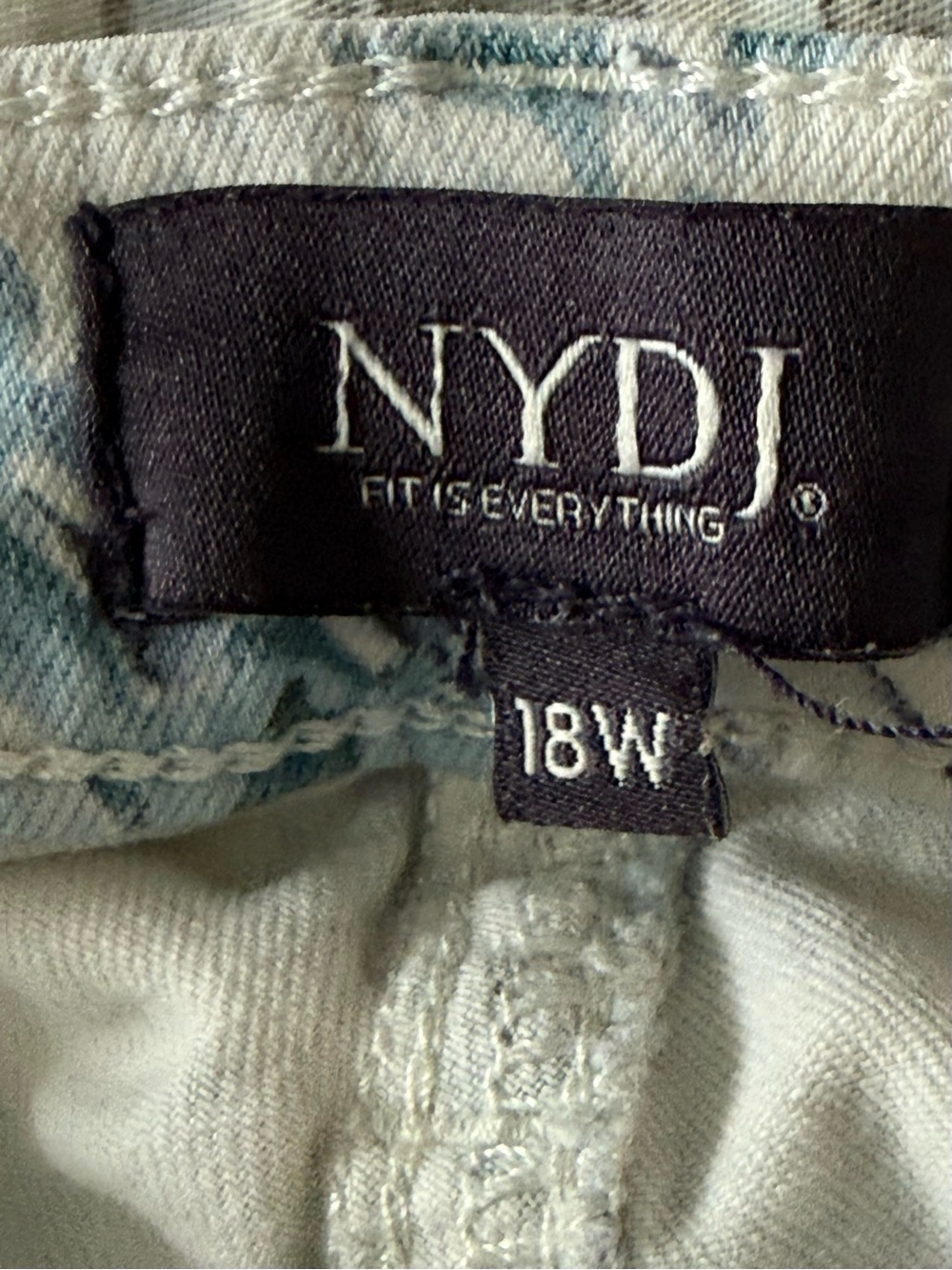 NYDJ Lift Tuck Denim Jeans Capri Women Plus 18W Blue White Floral Stretch Cuff - Picture 12 of 15
